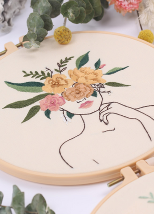 Borduurkit | Bloemenmeisje Rose